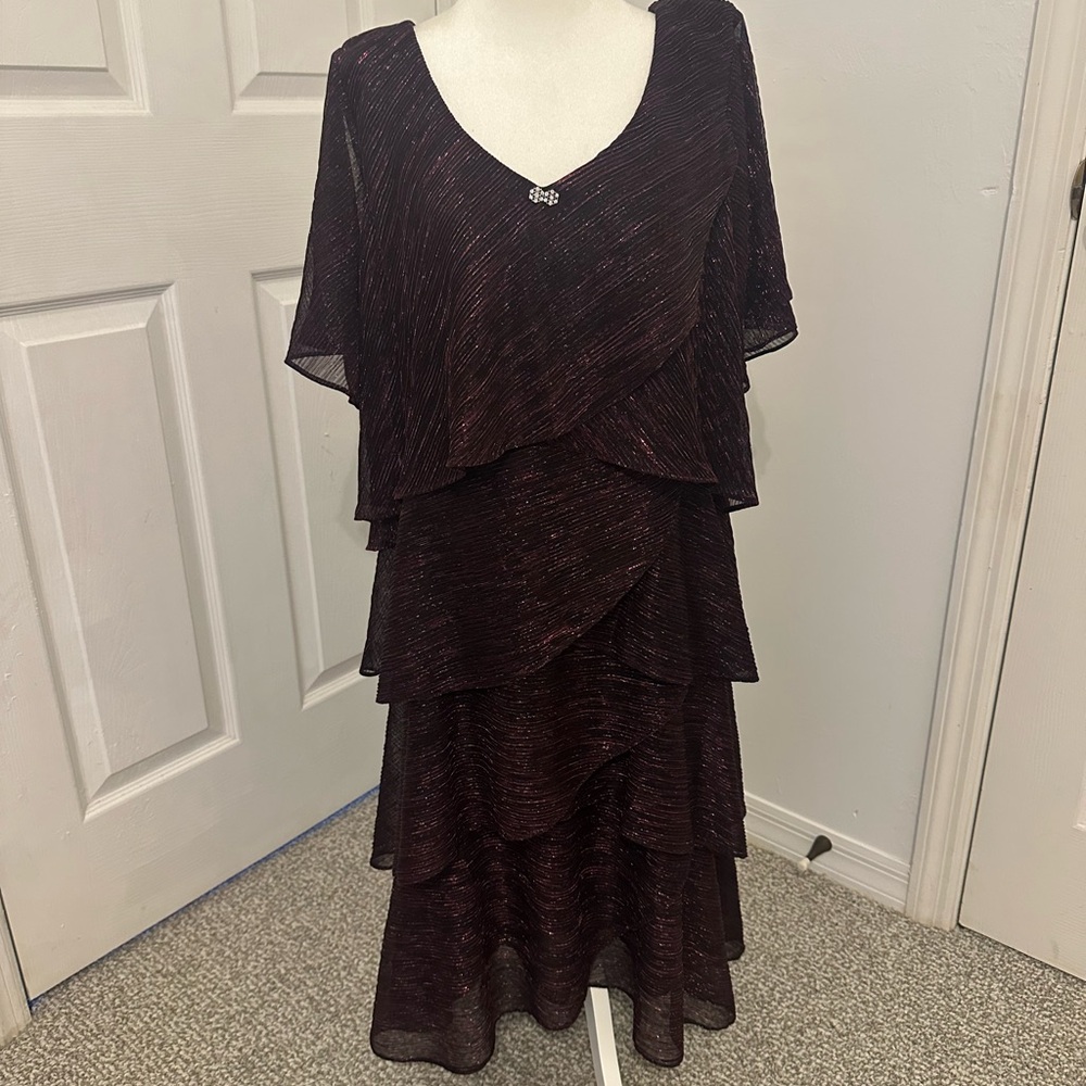 SLNY Shimmering Black and Burgundy Tiered Dress - Picture 5 of 6